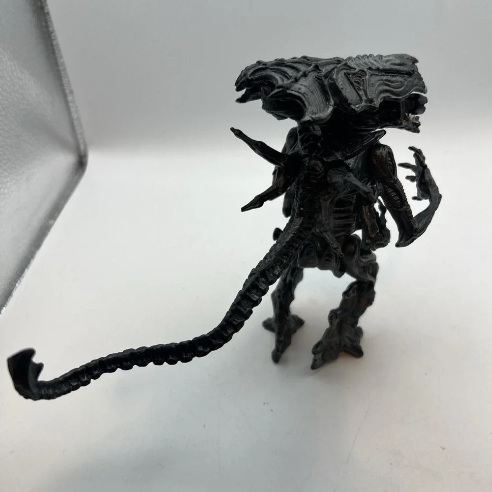 Alien Action Figures Set of 3 in Assorted Colors